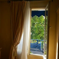 Foto tirada no(a) Alessandra Hotel por Neda G. em 10/4/2015