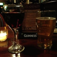 Foto tirada no(a) Claddagh Irish Pub por L G. em 3/13/2013