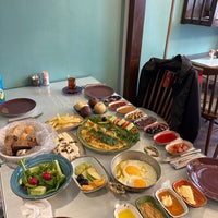 Das Foto wurde bei Deniz Nadide Duru Breakfast von Işıl B. am 11/4/2023 aufgenommen