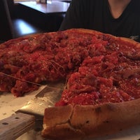 Foto tirada no(a) Buddyz Pizza por Susie B. em 6/11/2016