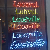 Foto tirada no(a) Louisville Visitors Center por Andrew R. em 11/21/2015