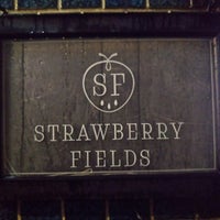 Photo taken at Strawberry Fields by ともぱぱ on 11/22/2019