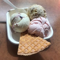 Снимок сделан в Jeni&amp;#39;s Splendid Ice Creams пользователем Brent G. 8/21/2017
