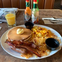 Photo taken at Shari&amp;#39;s Cafe and Pies by Robert A. on 11/24/2019