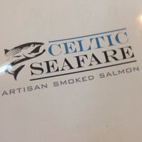 Foto tirada no(a) Celtic Seafare - Artisan Smoked Salmon por Meagan B. em 3/26/2014