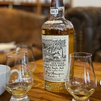 Foto tomada en Scotia Spirit Scotch Whisky Shop Köln  por Hilal M. el 9/21/2022