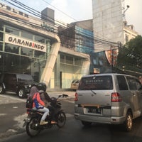Photo taken at Jalan Sultan Iskandar Muda (Arteri Pondok Indah) by Doni H. on 5/8/2018