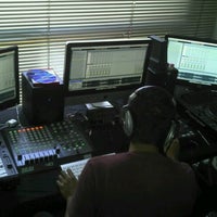 11/8/2012 tarihinde DJ R.ziyaretçi tarafından Escuela de DJ Productor Profesional BEAT SYSTEM'de çekilen fotoğraf