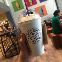 Photo taken at The Coffee Bean &amp;amp; Tea Leaf by Ana Janina A. on 10/4/2019