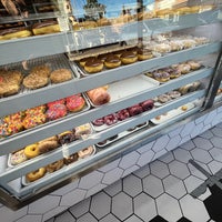 รูปภาพถ่ายที่ SK Donuts &amp;amp; Croissants โดย H .. เมื่อ 1/27/2023