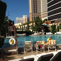 Foto tomada en Wynn Las Vegas Pool  por Rich C. el 5/3/2013