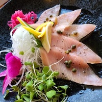 Foto scattata a Yuzu Sushi and Robata Grill da P S. il 10/1/2023