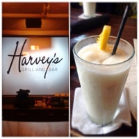 Foto tirada no(a) Harvey&amp;#39;s Grill and Bar por Nadeen🕊 em 9/4/2013
