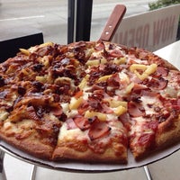 7/22/2015 tarihinde Brenz Pizza Co. Knoxvilleziyaretçi tarafından Brenz Pizza Co. Knoxville'de çekilen fotoğraf