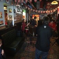 Foto tomada en Harat&amp;#39;s Irish Pub  por Elina Z. el 3/13/2016
