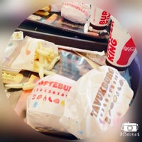 Photo taken at Burger King by 🔱 EminE 🔱 ♐. on 9/16/2021