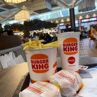 Photo taken at Burger King by HOoOmaaa❤ . on 10/4/2022