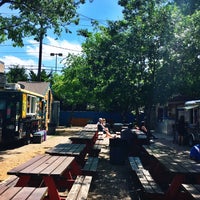 Снимок сделан в Fort Worth Food Park пользователем Luis H. 4/9/2017