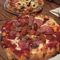 Photo taken at Napoli Pizzeria &amp;amp; Italian Food by Gabriel C. on 3/4/2017