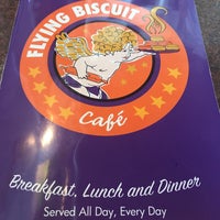 Das Foto wurde bei The Flying Biscuit Cafe von Pinckney C. am 9/8/2019 aufgenommen