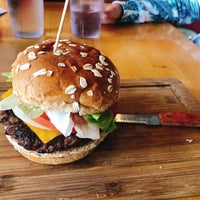Foto scattata a Butcher &amp;amp; The Burger da Miho K. il 8/30/2019