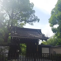 Photo taken at 藤田邸跡公園 by 風馬 ㅤ. on 6/26/2018