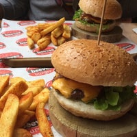 3/20/2016에 Merve T.님이 Beeves Burger에서 찍은 사진