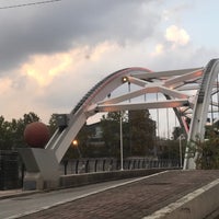 Photo taken at Montrose Bridge by aeroRafa on 11/7/2018