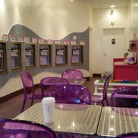 Photo taken at Frulala Frozen Yogurt &amp;amp; Bakery Cafe by Victor on 9/12/2015