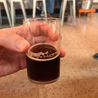 Foto tirada no(a) Fetching Lab Brewery Taproom por CLINTON D. em 2/17/2019