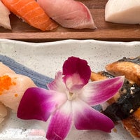 Photo taken at Akiko&amp;#39;s Sushi Bar by Carlos Vicente on 9/14/2023