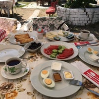 Photo taken at Saklı Bahçe Cafe &amp;amp; Apart by Pakcan on 9/3/2017