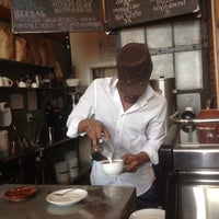 5/9/2013 tarihinde Anna T.ziyaretçi tarafından Bowery Coffee'de çekilen fotoğraf