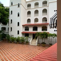 Photo taken at Hotel Caribe by Oswaldo R. on 8/21/2022