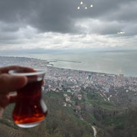 Foto diambil di Şahin Tepesi Restaurant &amp;amp;  Cafe oleh Faruk K. pada 2/10/2023