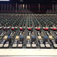 10/2/2015 tarihinde Pedro P.ziyaretçi tarafından Los Angeles Recording School'de çekilen fotoğraf