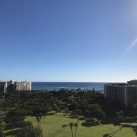 Снимок сделан в Luana Waikiki Hotel &amp;amp; Suites пользователем Nicole 10/22/2018
