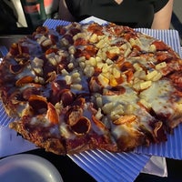 Foto tomada en Benny&amp;#39;s Pizza  por James S. el 8/14/2022