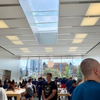 Photo taken at Apple Lincoln Park by Stacy B. on 8/29/2022