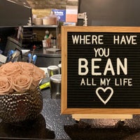 3/30/2019 tarihinde Stacy B.ziyaretçi tarafından Gregorys Coffee'de çekilen fotoğraf