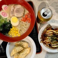 Photo prise au Tensuke Market &amp;amp; Sushi Cafe par Stacy B. le3/19/2023