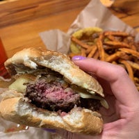 Foto scattata a Farm Burger da Stacy B. il 5/1/2023