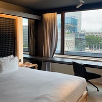 Foto diambil di Hotel nhow Brussels Bloom oleh Mushari pada 7/25/2022