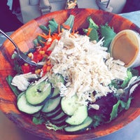 Das Foto wurde bei California Monster Salads von Sharon am 7/29/2015 aufgenommen