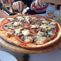 Foto diambil di Tomato La Boîte à Pizza oleh kate pada 6/7/2014