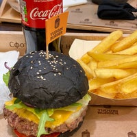 Foto tirada no(a) My! Burgers &amp;amp; Fries por coхейла . em 10/21/2020