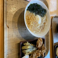 Foto diambil di U:DON Fresh Japanese Noodle Station oleh benjiii ™. pada 2/4/2019