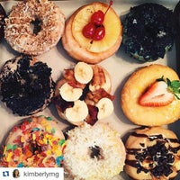 รูปภาพถ่ายที่ La Dona Donuts โดย Chelsea E. เมื่อ 7/30/2015