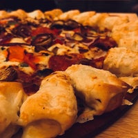 Foto diambil di Pizza Hut oleh Juanan U. pada 5/11/2018