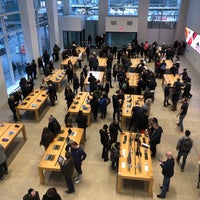 Photo taken at Apple Fifth Avenue by Shelley P. on 1/20/2019